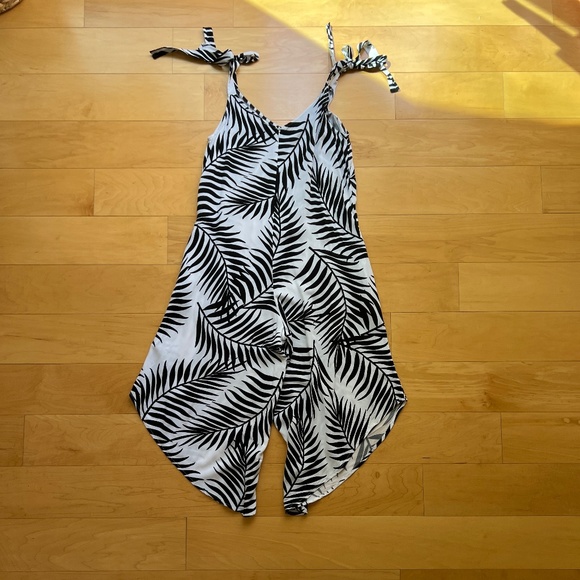 Vince Camuto ~ Palm Print Tie Shoulder Crop Asymmetric Wide Leg Jumpsuit ~ XS - Picture 7 of 9